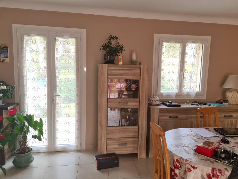 Remplacement de menuiseries dans le cadre d'une rénovation énergétique à Saint Vallier de Thiey dans les Alpes Maritimes