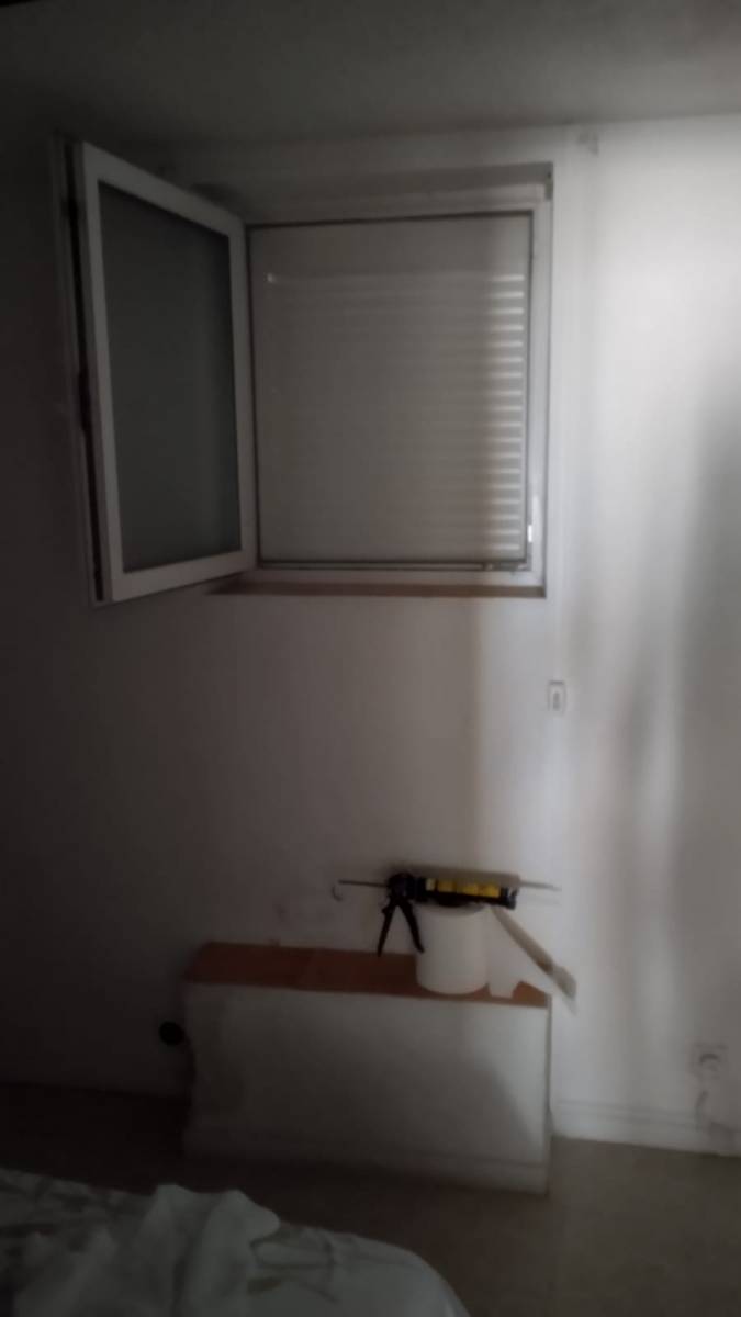 Installation d'un volet roulant monobloc électrique en alu dans une maison de village à Saint Cézaire sur Siagne