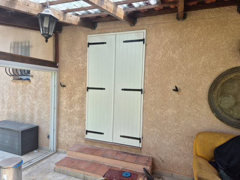 Remplacement de volets Battants bois par des volets battants aluminium dans le Var proche de Fayence