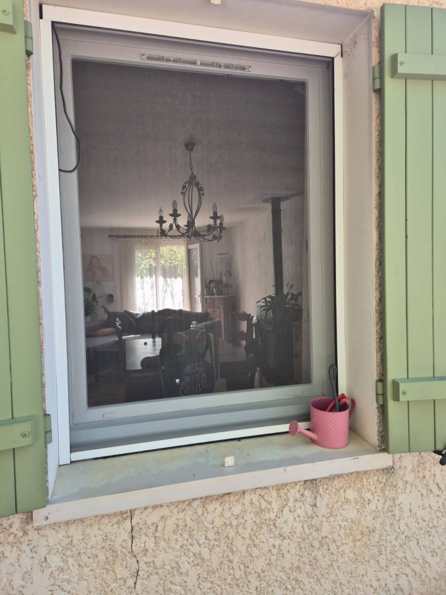 Remplacement de menuiseries dans le cadre d'une Rénovation énergétique d'une maison à Saint Cézaire sur Siagne dans les Alpes Maritimes