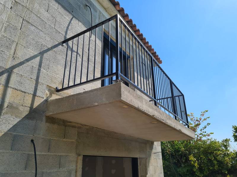 Fourniture et pose d’un garde-corps neuf sur terrasse et balcons à Nice, Alpes Maritimes 