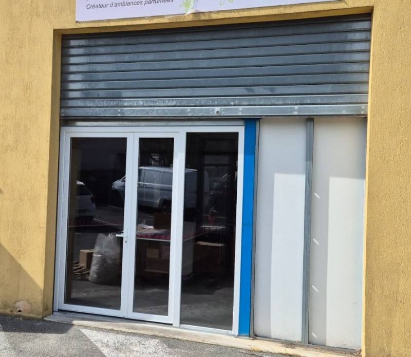 Mise en place d'une fermeture de Boutique Artisanale à Saint Cézaire près de Grasse dans les Alpes Maritimes (06)